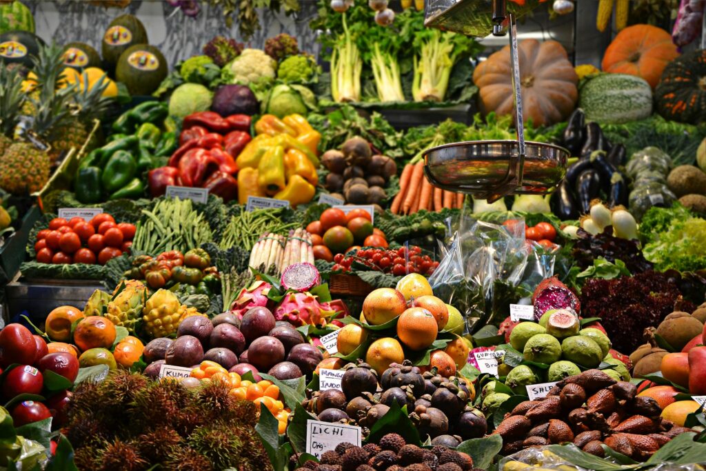 a market filled with healthy food that you should eat before a talk!